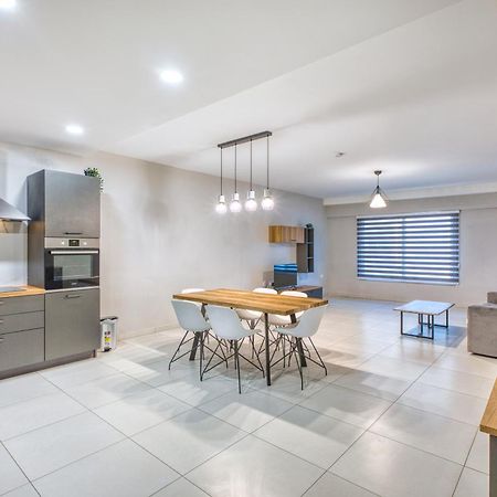 Unique Two Bedroom Apt With Huge Outdoor Area And Close To Entertainment Is-Swieqi ภายนอก รูปภาพ