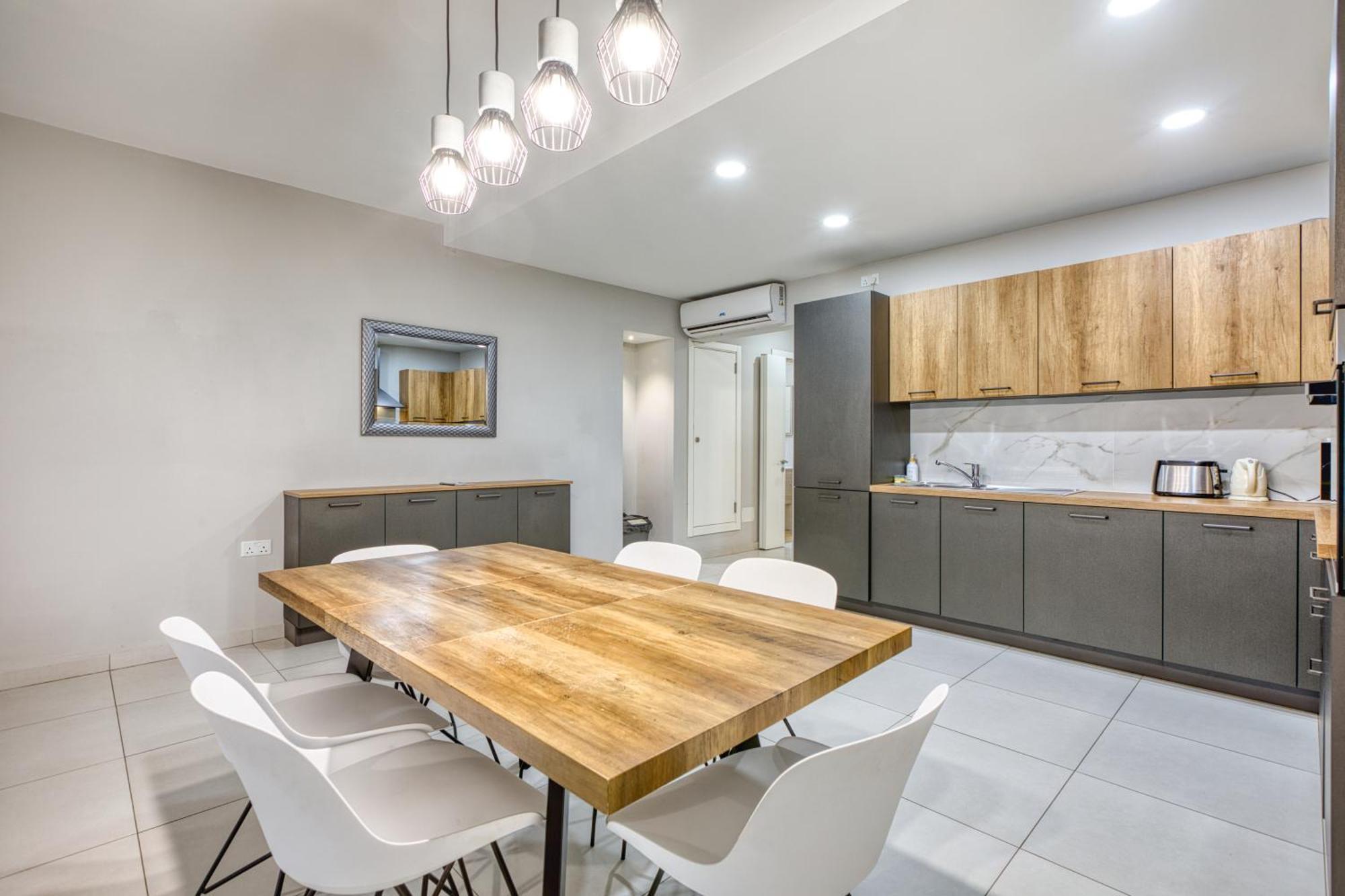 Unique Two Bedroom Apt With Huge Outdoor Area And Close To Entertainment Is-Swieqi ภายนอก รูปภาพ
