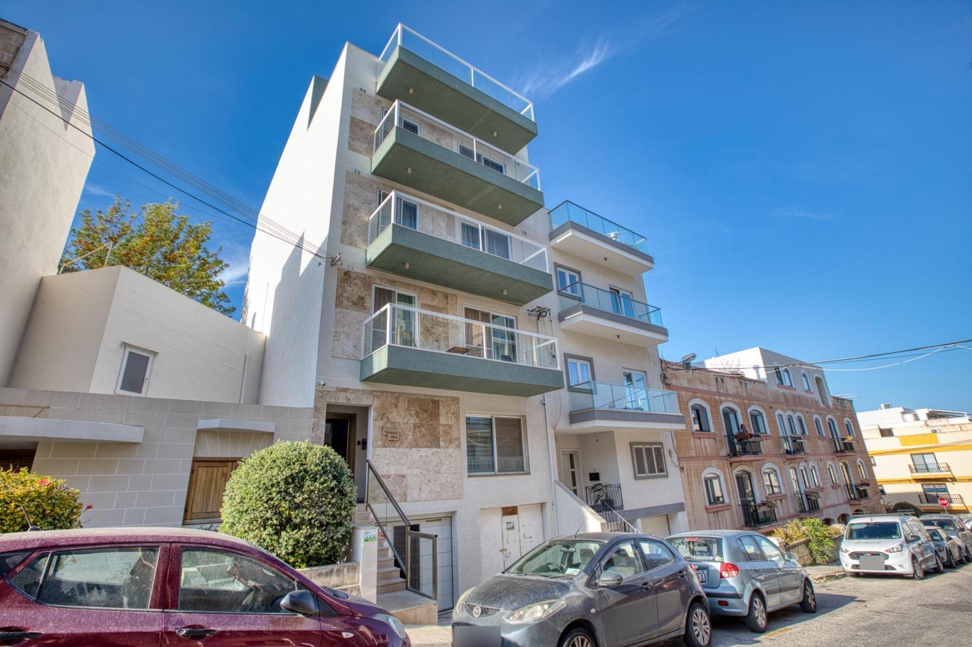 Unique Two Bedroom Apt With Huge Outdoor Area And Close To Entertainment Is-Swieqi ภายนอก รูปภาพ