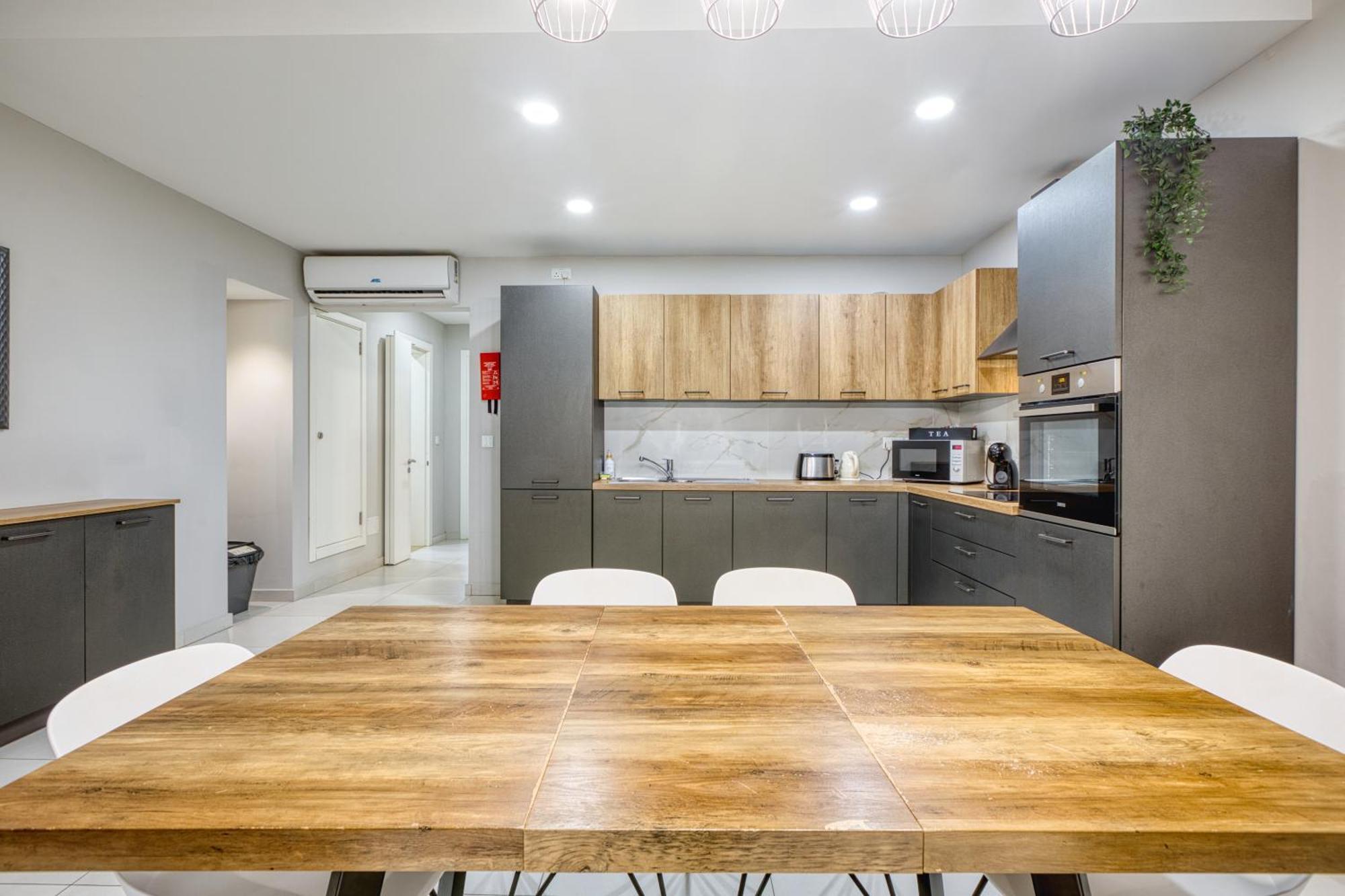 Unique Two Bedroom Apt With Huge Outdoor Area And Close To Entertainment Is-Swieqi ภายนอก รูปภาพ