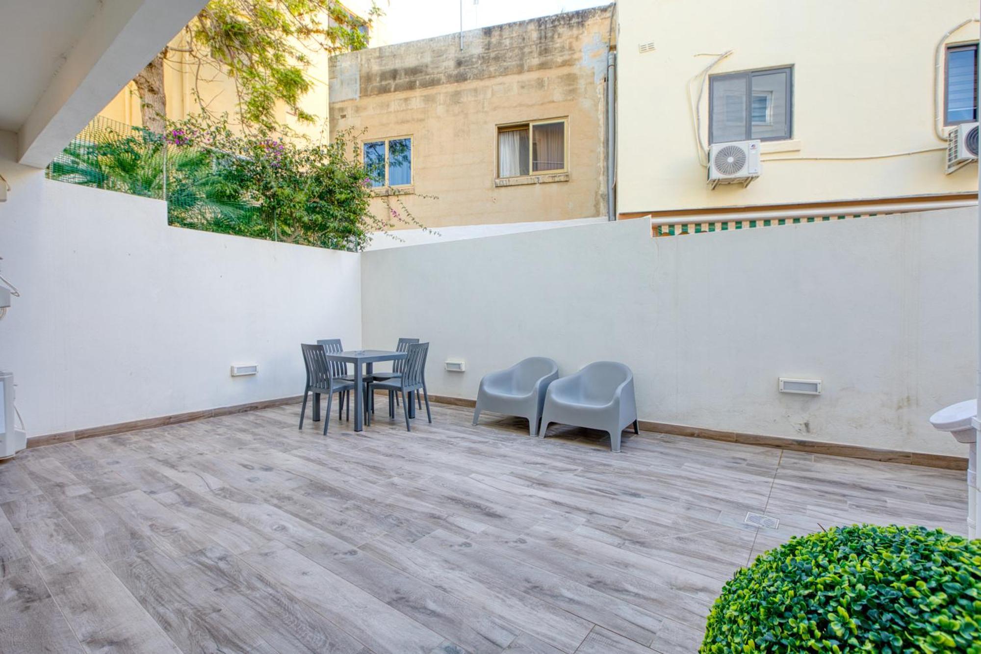 Unique Two Bedroom Apt With Huge Outdoor Area And Close To Entertainment Is-Swieqi ภายนอก รูปภาพ